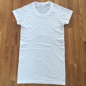 Lululemon workout Tee